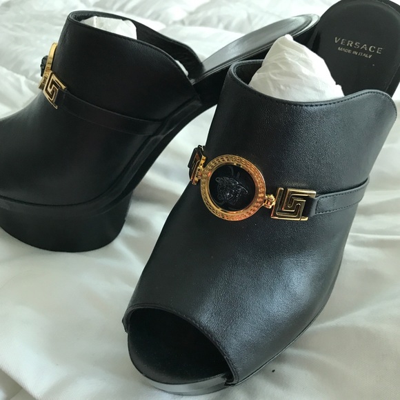 ***NEW*** VERSACE HEELS - Picture 2 of 2